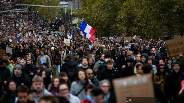 [朗報]〈袋小路のフランス〉歳出抑制すれば国民が抗議デモ､財政悪化には金融市場が抗議し金利上昇…27年大統領選まで...←これ